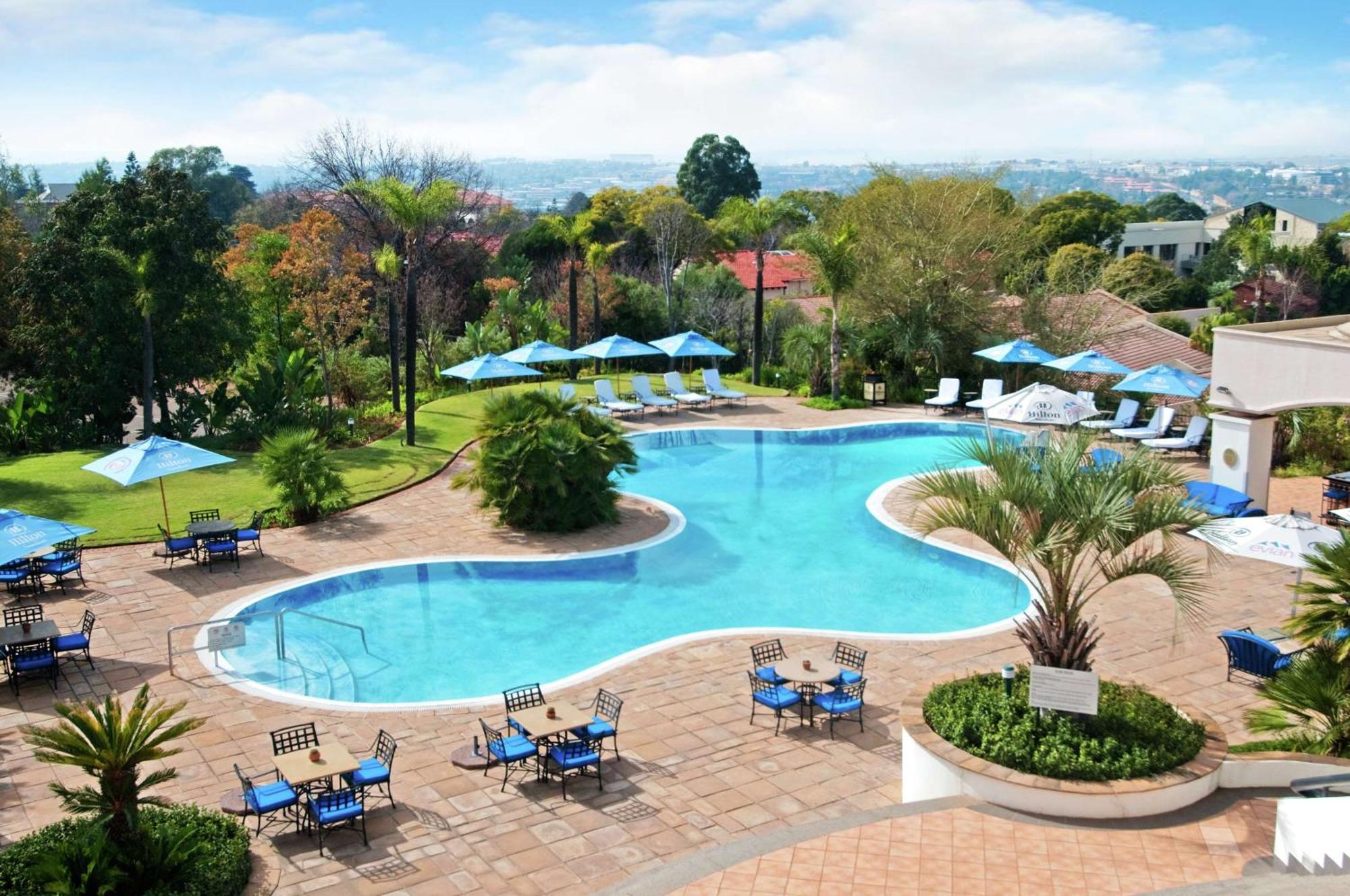 Nh Johannesburg Sandton Ξενοδοχείο Εξωτερικό φωτογραφία The pool at the Hilton Johannesburg